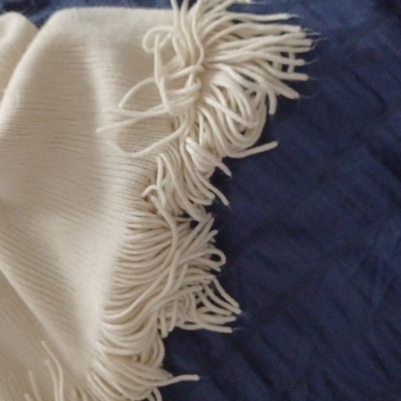 🍭🌹Cozy Cream Fringe Scarf - Picture 3 of 6